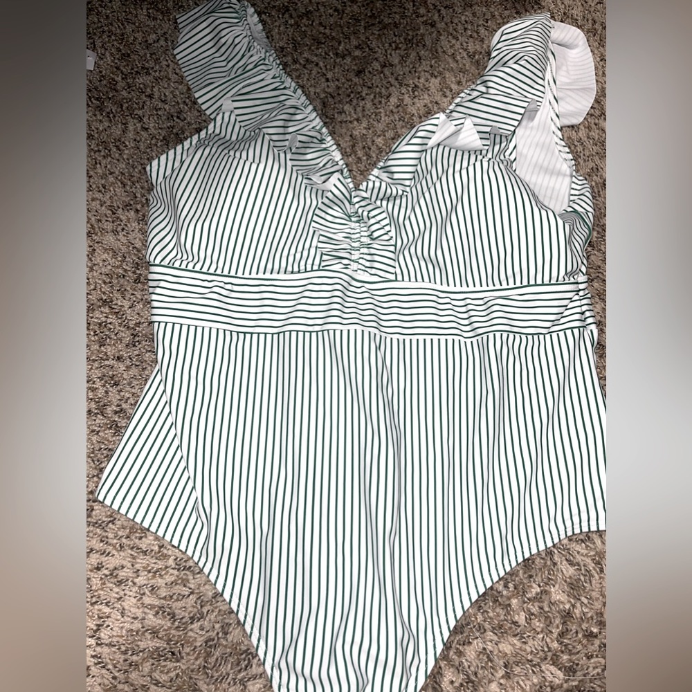 NEW NEVER WORN! Plus swim suite. Fits like a 2x